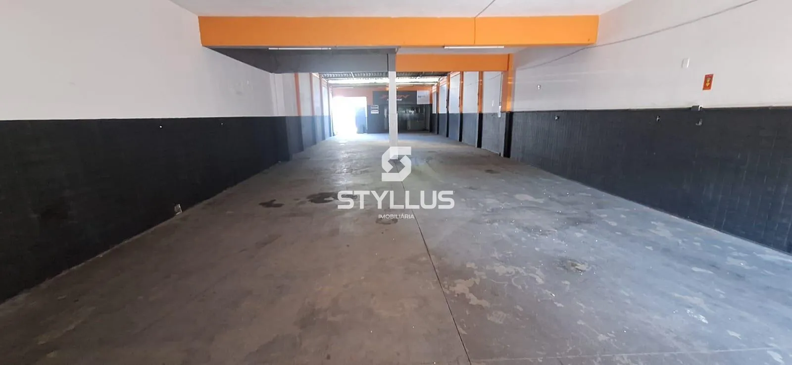 Lojão de 372m² com 4 Vagas em Madureira - Ideal para Agência de Automóveis! - Ref: CA8338 | Dr. House