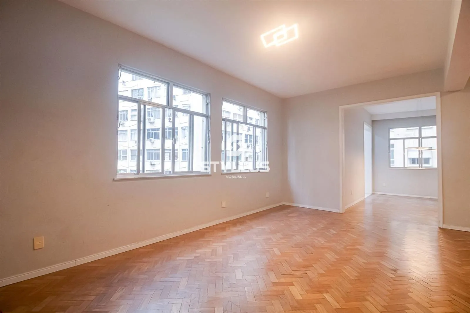 Apartamento Espaçoso de 4 Quartos com Vista Lateral Mar em Copacabana! - Ref: CA8611 | Dr. House