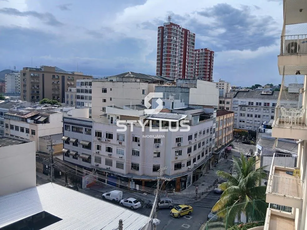 Apartamento Espaçoso com Varanda e Vista Livre no Méier! - Ref: CA8630 | Dr. House