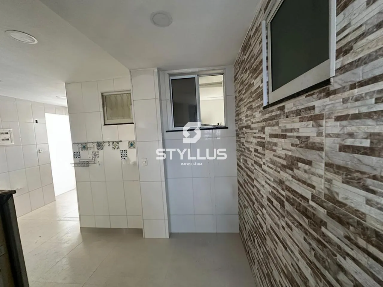 Apartamento Espaçoso com 2 Quartos (1 Suíte) e Sol da Manhã em Quintino Bocaiúva! - Ref: CA8636 | Dr. House