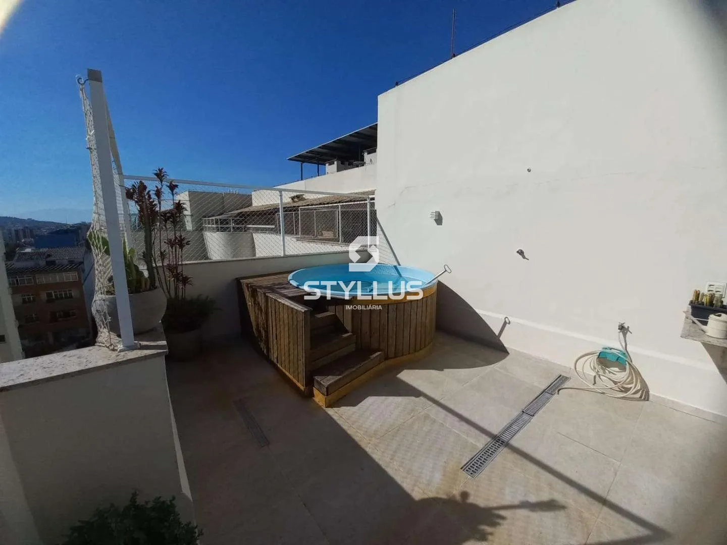 Cobertura Duplex Luxuosa com 3 Quartos e Vista Panorâmica em Todos os Santos! - Ref: ME5573 | Dr. House