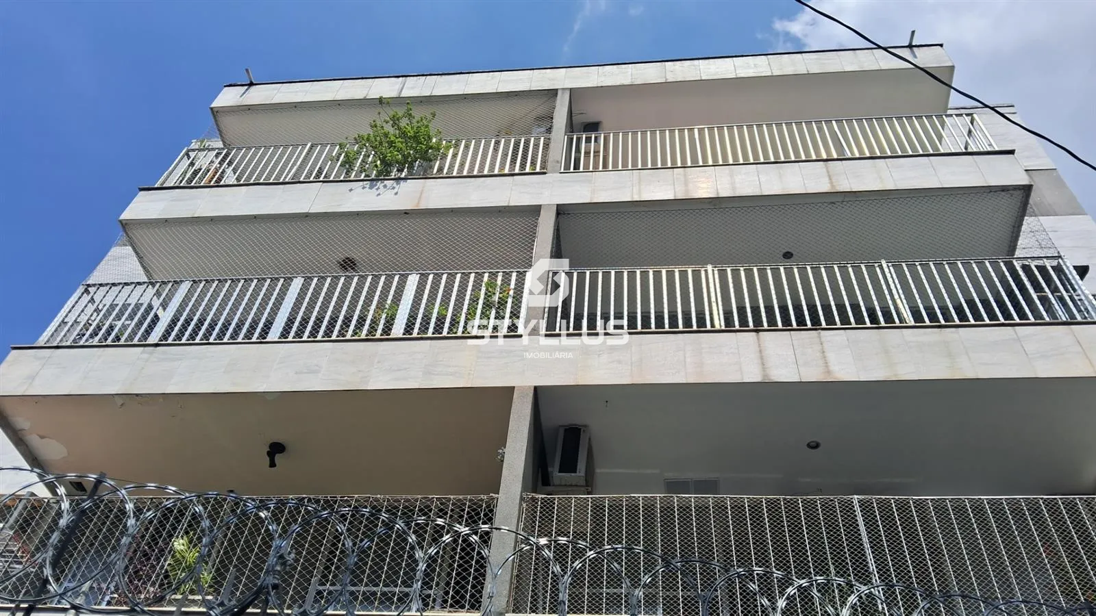 Apartamento Amplo com Varandão e 1 Suíte no Méier! - Ref: ME7979 | Dr. House