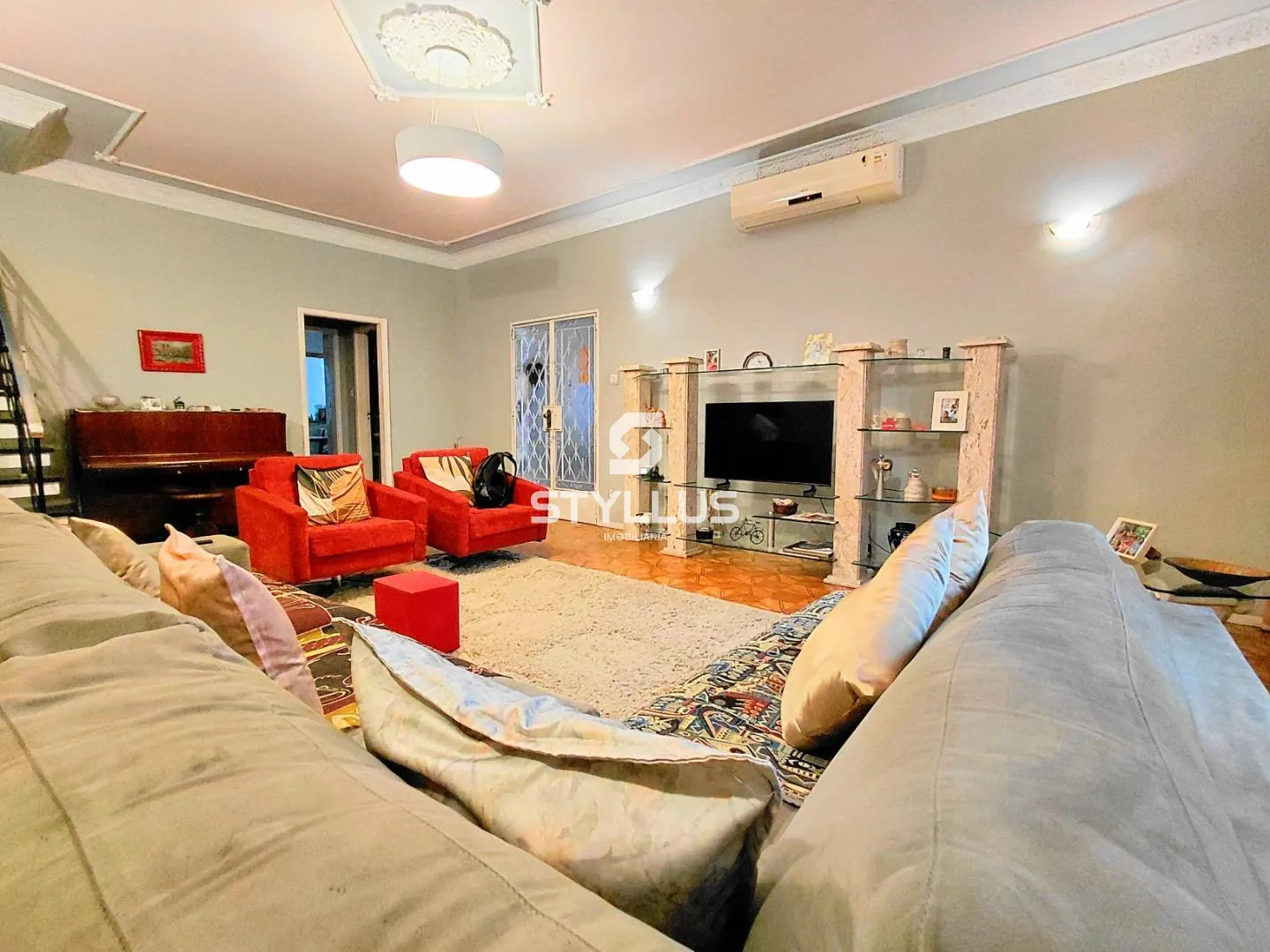 Casa de Vila Triplex com 4 Quartos e Piscina em Todos os Santos! - Ref: ME8201 | Dr. House