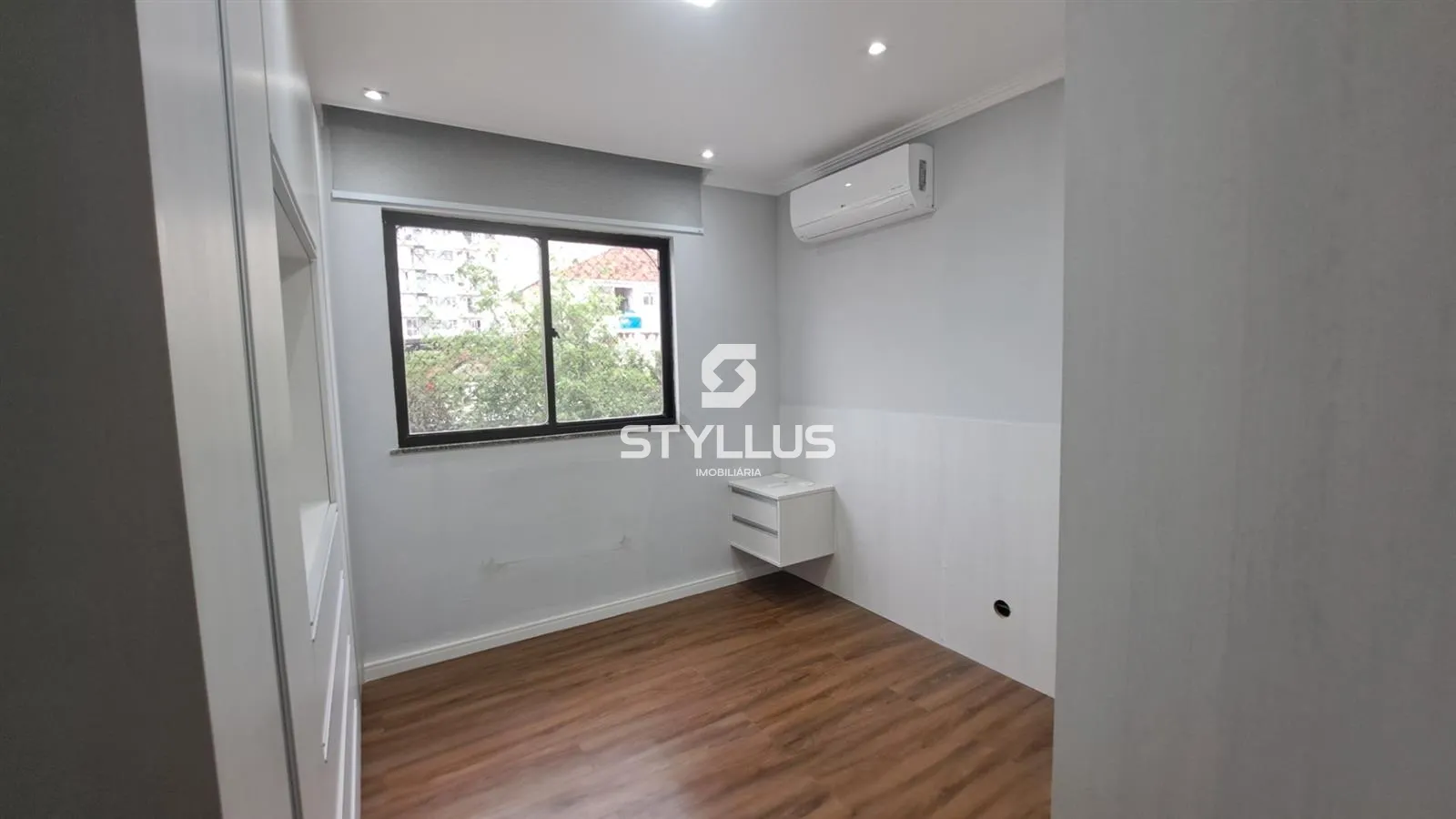 Apartamento Reformado com 3 Quartos e Sol da Manhã em Todos os Santos! - Ref: ME8483 | Dr. House