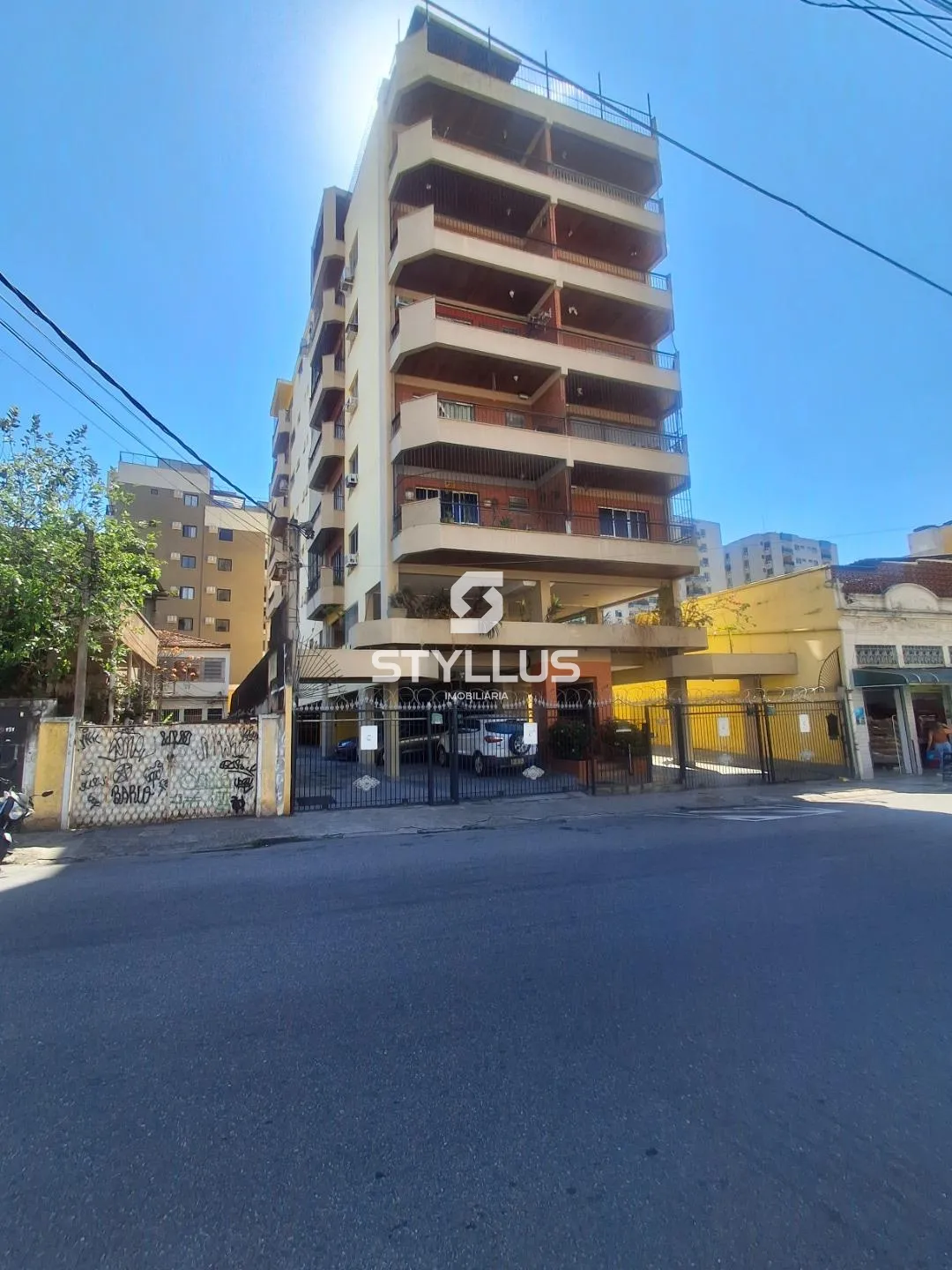 Cobertura Espaçosa com Vista Livre e Sol da Manhã/Tarde em Todos os Santos! - Ref: ME8563 | Dr. House