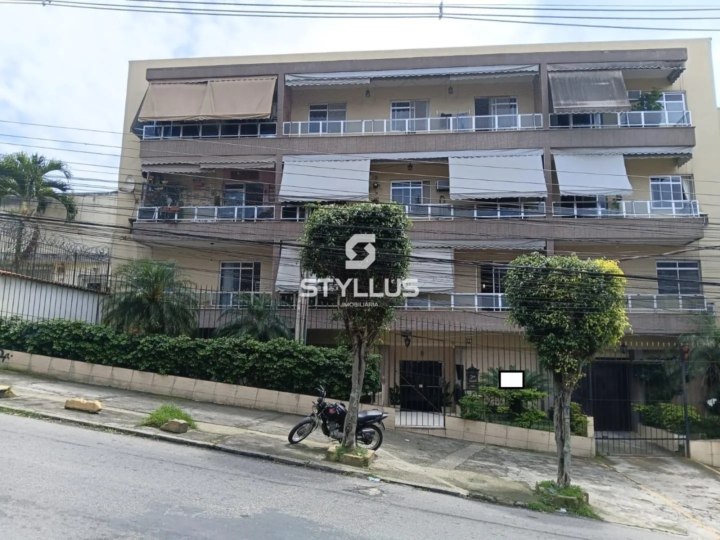Apartamento de 56m² com Dependência Reversível perto da Praia da Freguesia! - Ref: ME8701 | Dr. House